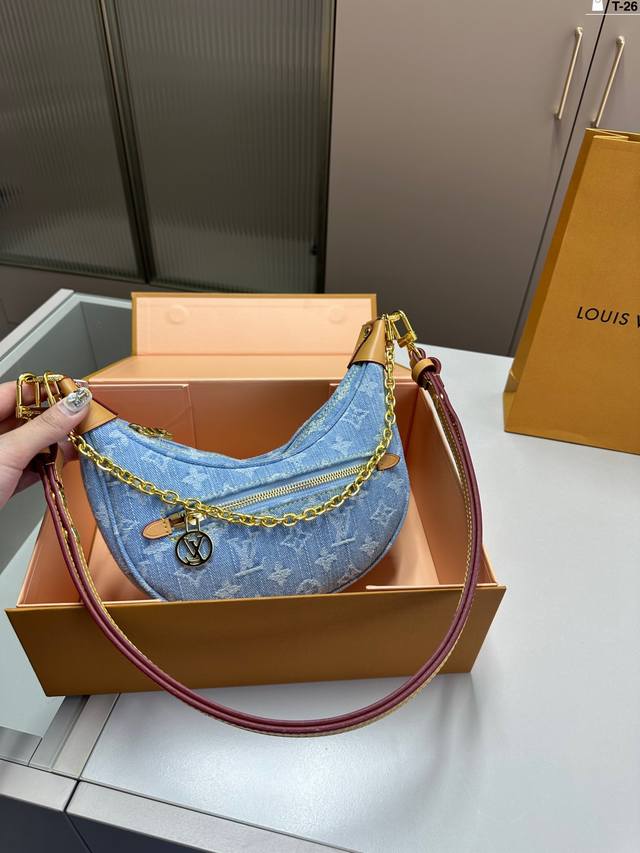 Lv牛仔豌豆包 月牙包!弯弯的好可爱! 手提腋下斜挎 T-26尺寸20×11折叠盒 Lv牛仔豌豆包 月牙包!弯弯的好可爱! 手提腋下斜挎 T-26尺寸20×11折叠盒