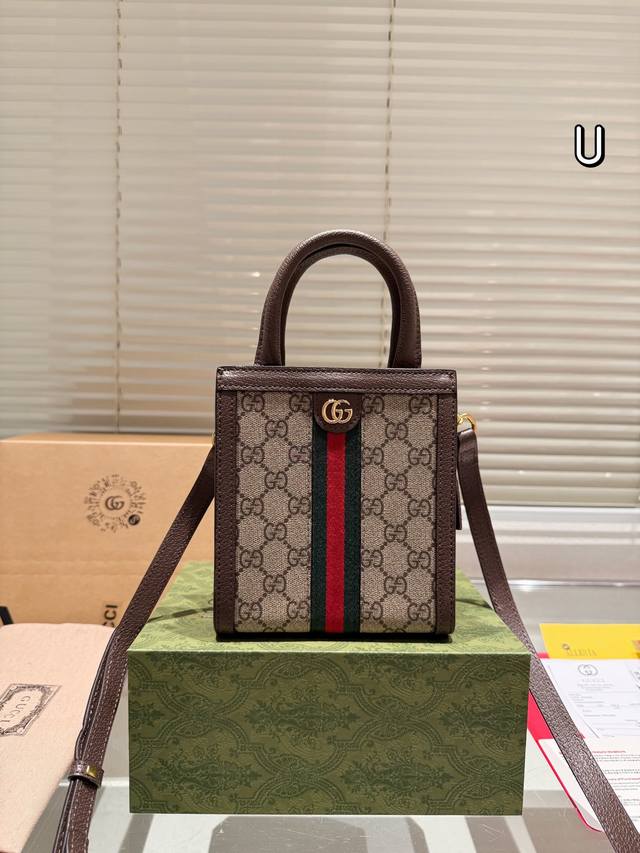 升级 折叠礼盒 手提肩背 完全是新风格！ 超大容量 高级感满满 Gucci 琴谱包 真的好好看！ 尺寸：15.20Cm