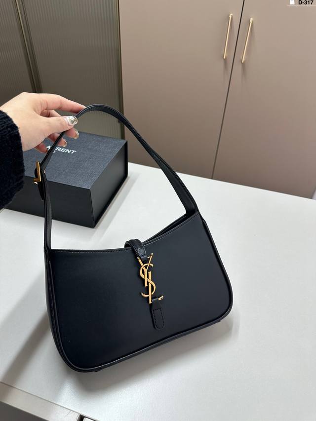 Ysl圣罗兰腋下包 日常搭配各种风格衣服 都超级酷超级吸晴 D-317尺寸24×13折叠盒