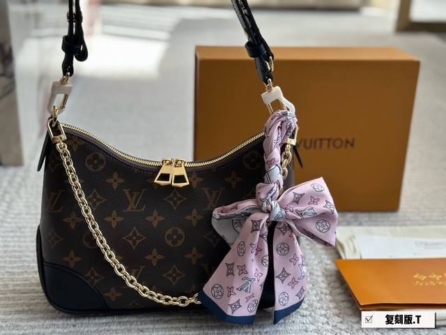Lv 新款 Lv 新款boulogne牛角包 拉链 老花 皮肩带 轻便 大容量▼ 斜挎 单肩 腋下 手提 一包四背，链条点8和肩带都可拆卸 刚拿到有点压扁了，装