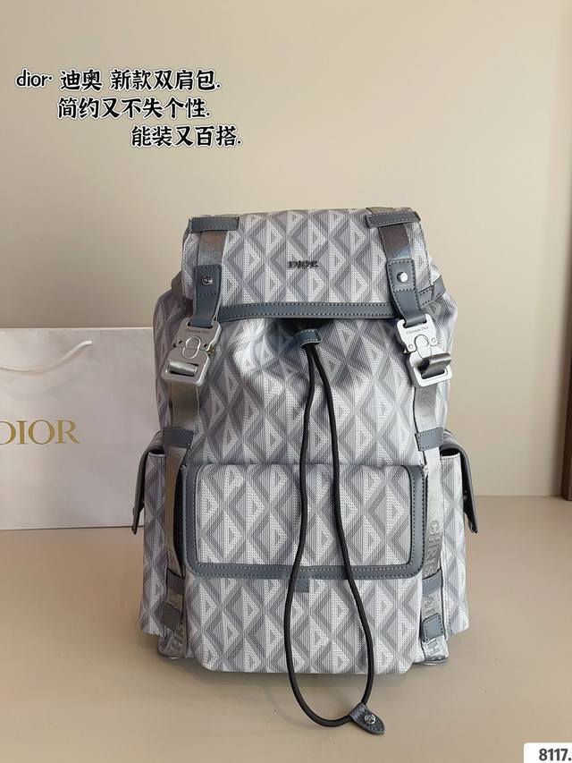 Dior. 新款双肩包 一款背起来超舒服的它 配原版牛皮 不放过每个细节 原单版 上身超帅气 黑色和海军蓝oblique图案绣线 有质感!搜索 尺寸:30*14 Dior. 新款双肩包 一款背起来超舒服的它 配原版牛皮 不放过每个细节 原单版 上身超帅气 黑色和海军蓝oblique图案绣线 有质感!搜索 尺寸:30*14