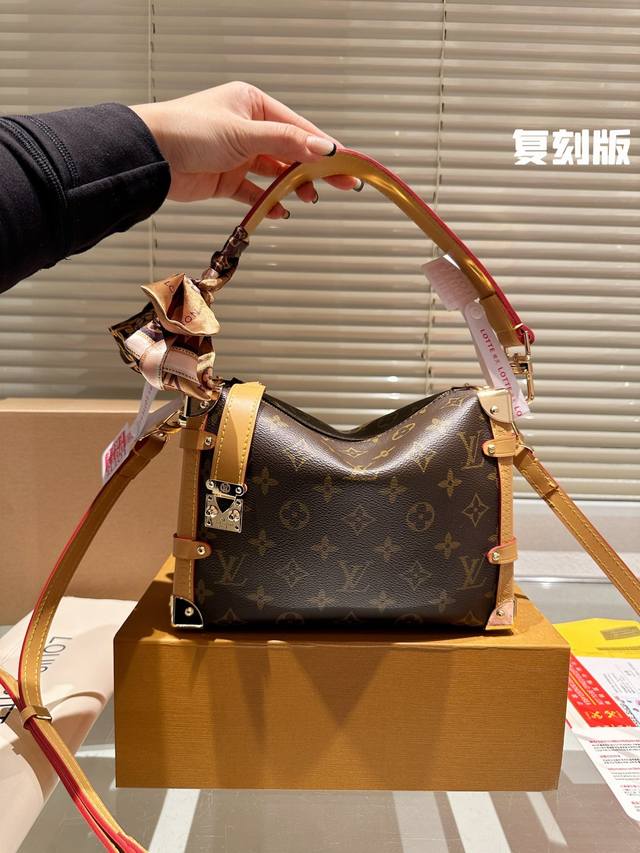 复刻版 折叠礼盒飞机盒 谷爱凌同款 小箱子 Lv Side Trunk 谷爱凌 盒子包 箱子包 23新款!是软软的小箱子 很多精致的小细节在里面 大 容量又实用 复刻版 折叠礼盒飞机盒 谷爱凌同款 小箱子 Lv Side Trunk 谷爱凌 盒子包 箱子包 23新款!是软软的小箱子 很多精致的小细节在里面 大 容量又实用