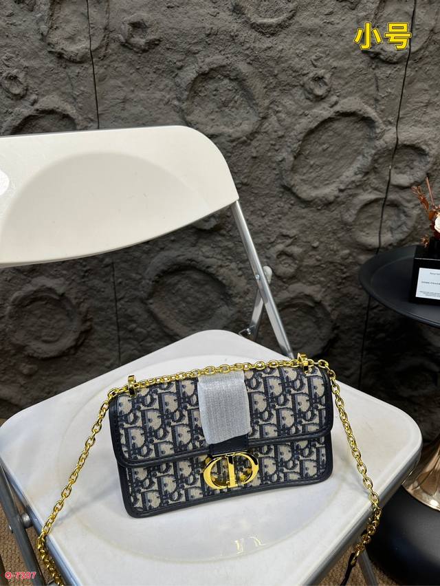 配礼盒 迪奥蒙田30链条经典爆款 上身效果也太美了吧 容量也是可以的 要想和她们拥有不一样的包包快get它~皮质多孔肩带 它和不同的肩带还是有很大区别的多孔看起 配礼盒 迪奥蒙田30链条经典爆款 上身效果也太美了吧 容量也是可以的 要想和她们拥有不一样的包包快get它~皮质多孔肩带 它和不同的肩带还是有很大区别的多孔看起