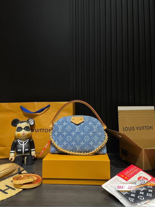 配折叠礼盒 Lv 双层 贝壳包 Lv 路易威登 贝壳包 新品系列最新teddy系列 搭配起来超级美腻 超级推荐 走秀款同步 上身效果好 原版五金带logo 超级 配折叠礼盒 Lv 双层 贝壳包 Lv 路易威登 贝壳包 新品系列最新teddy系列 搭配起来超级美腻 超级推荐 走秀款同步 上身效果好 原版五金带logo 超级