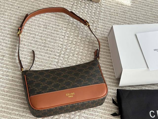 赛琳腋下包 Celine 赛琳麻将腋下包# 包包更加复古有辨识度手拎或者卡在腋下都非常时髦不挑身高身材，冬天穿的多也好背外面采用老花让包包更加耐用，质感 Upu