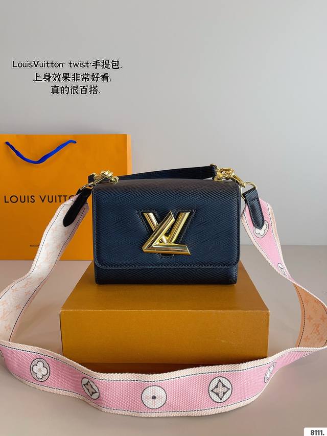 配礼盒. Lv Twist 秋冬限定单肩包 复古优雅 满满的高级感 大小适中 容量感人 休闲正装皆可轻松驾驭 尺寸：19*9*12Cm