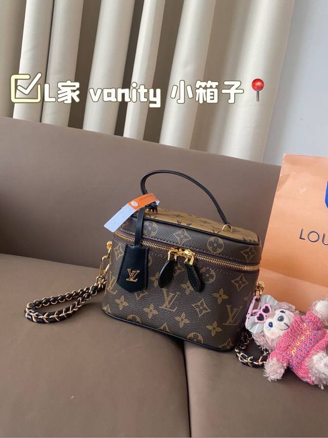 Size：19*14Cm L家 Vanity 小箱子24Ss 新款哦 相比老款的vanity化妆包， 这个24款可就更加圆润精致了 超级方便实用！