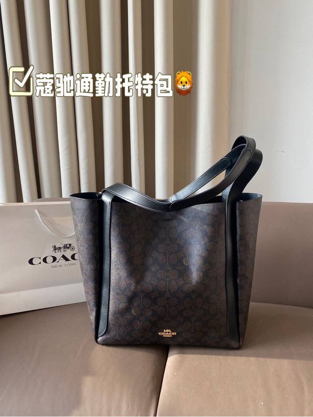 配盒子 蔻驰实用通勤包妈咪包秋冬托特包 蔻驰coach #Coach托特包 手感软糯且富有质感，肩带可调节，手拎单肩都很不错，非常秋冬的一款，容量也很好 尺寸3