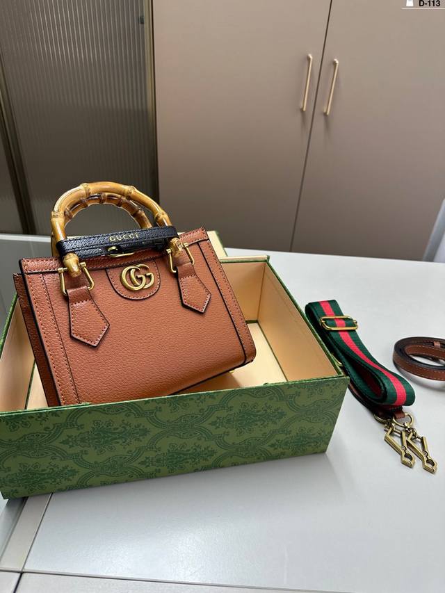 Gucci 酷奇竹节包 Guccidiana竹节手柄托特tote购物袋最新系列 这个款复古韵味特别浓 上身效果也超赞 D-113尺寸20×16折叠盒
