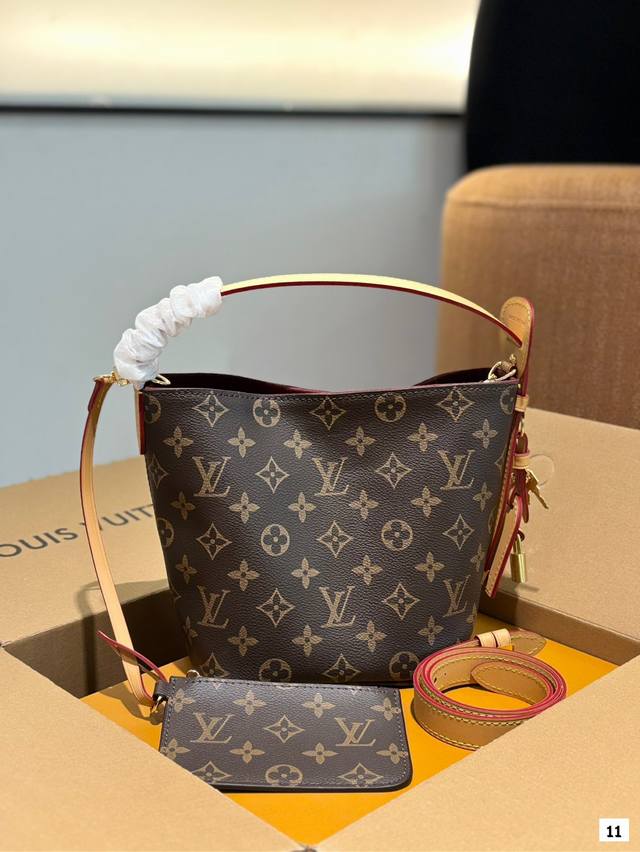 配飞机盒折叠盒子 盲猜这次lv上新黑马是all In Bb Lv水桶 Lv尤物人间白三彩真漂亮啊白三彩系列每一只都值得收藏这只all In Bb好好看 又可以搭 配飞机盒折叠盒子 盲猜这次lv上新黑马是all In Bb Lv水桶 Lv尤物人间白三彩真漂亮啊白三彩系列每一只都值得收藏这只all In Bb好好看 又可以搭