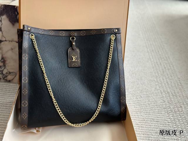 原版皮 配盒 尺寸 :38 35Cm Lv新款tote 包包, 真的很难不爱耐看又实用 包包容量还很大, 什么东西都能往里塞 软软的气质看上去松弛感满满 原版皮 配盒 尺寸 :38 35Cm Lv新款tote 包包, 真的很难不爱耐看又实用 包包容量还很大, 什么东西都能往里塞 软软的气质看上去松弛感满满