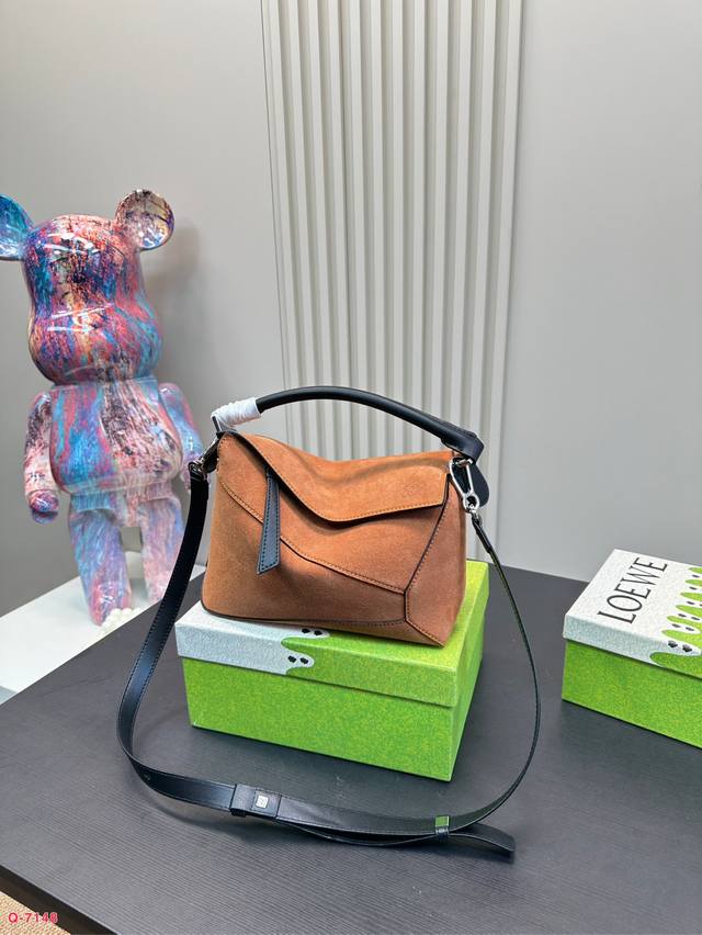 配礼盒 罗意威美拉德系列几何包 复刻版loewe经典复古puzzle 明星同款 又香又软 超高质感 手提 斜挎 经久耐用 自重也超轻 容量超大 气质搭配首选 尺