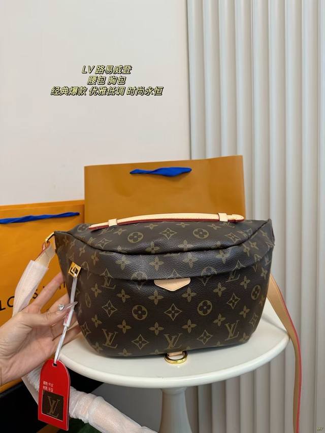 配盒 Lv 路易威登 经典爆款 腰包胸包 男女通用的一款,这款retiro手袋以标志性的lv老花面料制成,经典永恒。优雅低调的外形设计和宽敞的包身更加入了实用性 配盒 Lv 路易威登 经典爆款 腰包胸包 男女通用的一款,这款retiro手袋以标志性的lv老花面料制成,经典永恒。优雅低调的外形设计和宽敞的包身更加入了实用性