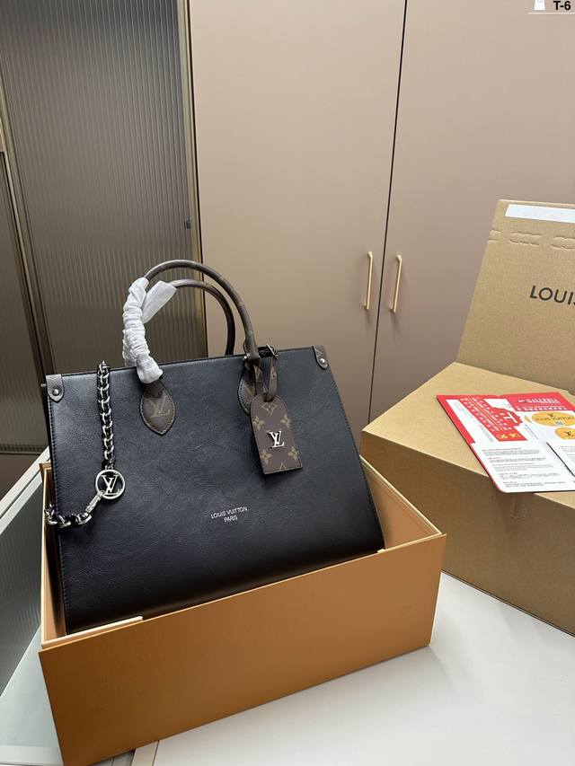 牛皮 Lv Onthego丛林托特包 高级感满满 经典中的经典 任何搭配都可轻松驾驭 T-6尺寸35×25折叠盒飞机盒 牛皮 Lv Onthego丛林托特包 高级感满满 经典中的经典 任何搭配都可轻松驾驭 T-6尺寸35×25折叠盒飞机盒