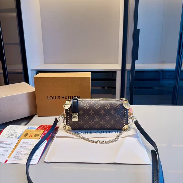 新品推荐 高端货全套包装lv专柜新款软盒子包slim Trunk斜挎包众多明星追捧的单品哦 原版1:1高端定制五金 原版牛皮原单品质 出门旅游首选 超高回头率原