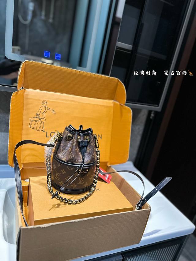 Lv 发财 新款水桶包 简直无法拒绝 超显气质 高级感十足 集美必入款 尺寸：20.14.14