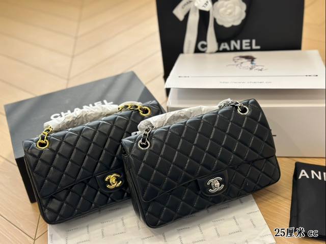 全套包装 Chanel经典cf 经典不过时 羊皮质地 时装 休闲 不挑衣服 尺寸25厘米