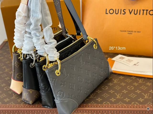 折叠盒 L家中古老花腋下包 今年要问什么包最火那腋下包必须有个位置 Vintage 中古老花款 中古包都是非常经典的包包 不仅款式特别且不怕烂大街 是禁得起时间