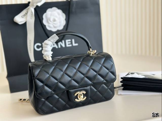 全套包装 Chanel香奈儿｜ 22B Cf Handle Mini开箱是谁的神仙sa又offer包了，噢～是我的哈哈哈哈哈超级喜欢 Cf Handle 可手提