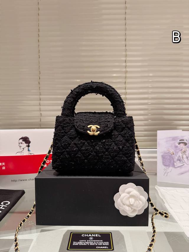 毛呢 Chanel23Kkelly. 上身图来咯chanel新款23K最火的一只包包来咯 Size 19 12Cm完美手机妥妥放下真的复古到不行实物超级精致优雅 毛呢 Chanel23Kkelly. 上身图来咯chanel新款23K最火的一只包包来咯 Size 19 12Cm完美手机妥妥放下真的复古到不行实物超级精致优雅