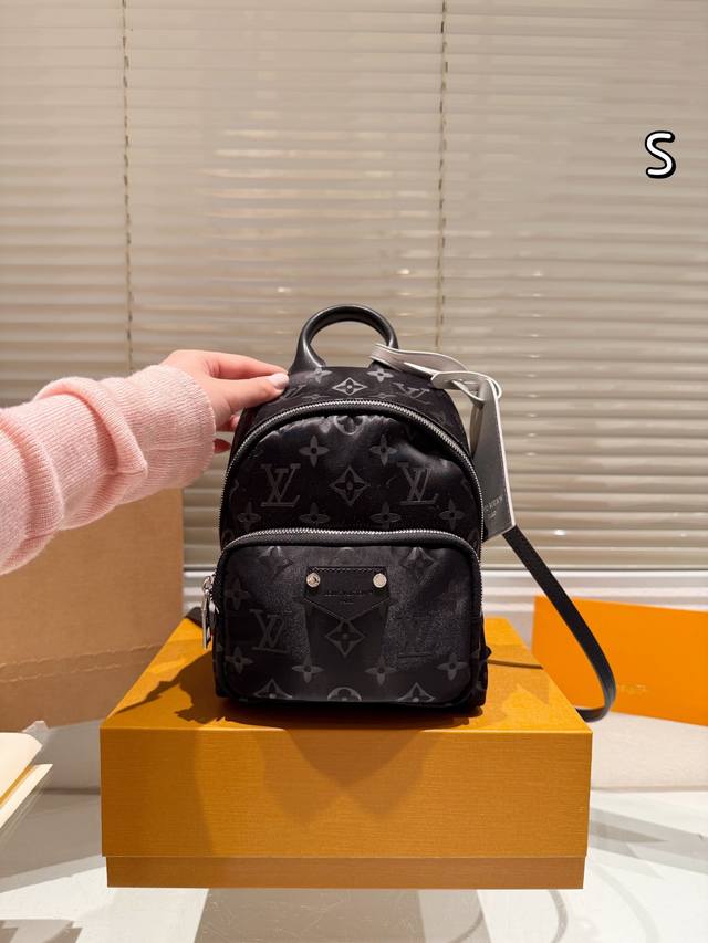 Lv镭射小双肩 12月新款lv尼龙palmspringsmini*+尼龙材质哦