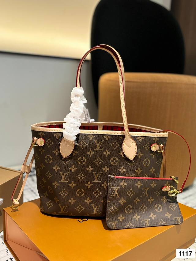 新款lv购物袋 超火的tote托特包，日常通勤都非常可会越用越喜欢的一款，值得入手。尺寸：29 22