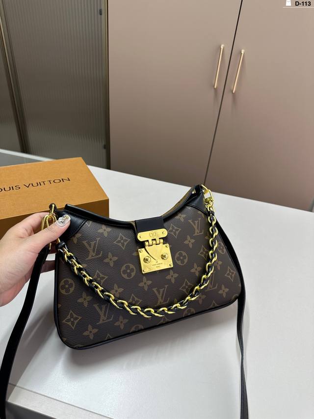 Lv 最新发售twinny 牛角新款发售估值又是火爆一款:想入牛角包的可以看过来，这款采用了&粗链条设计，同时翻盖上的五金增加了包包的亮点d-113尺寸25×1