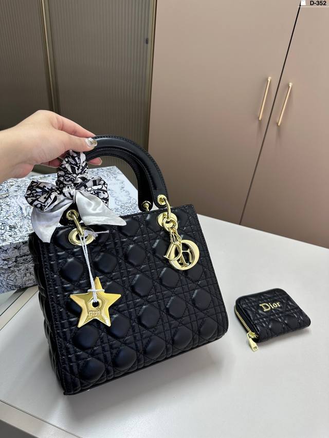 Dior迪奥戴妃包 配卡包 可可爱爱小巧玲珑 优雅精致仙女必备款 D-352尺寸24×20折叠盒