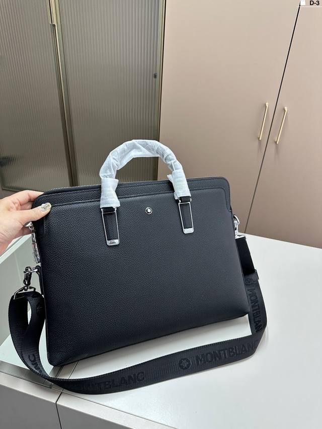 牛皮 万宝龙男士公文包 可以斜挎可以手提 容量也很大，文件，电脑都可以放 D-3尺寸38×30