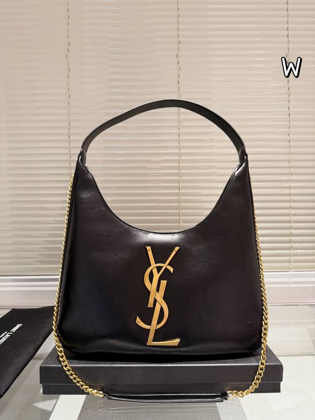 大号 Ysl Hobo腋下 水桶包 Ysi家当之无愧的入门经典款 超级耐燥这个皮质真的是我最爱的皮质之一不怕刮牛皮的纹理也有质感 相比金链我更喜欢链非常耐看 链