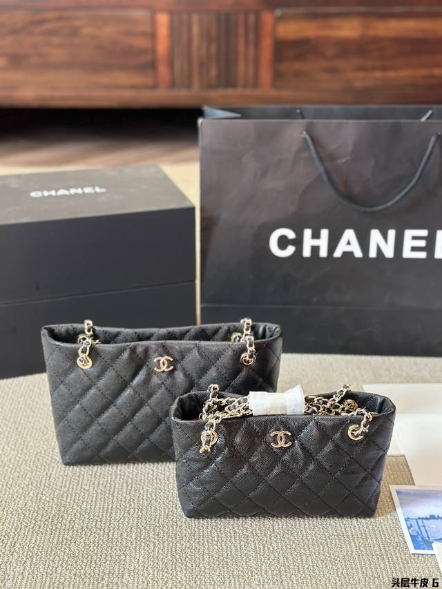 头层牛皮 Chanel 链条包 慵懒随性又好背 上身满满的惊喜 高级慵懒又随性 彻底心动的一只 Size：大号22 15Cm 小号20 13Cm