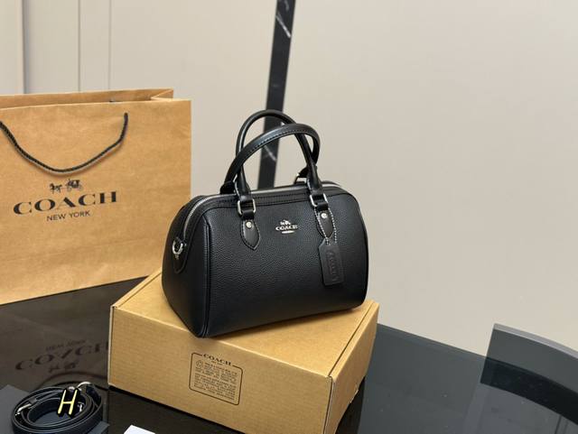 配盒 Size：24*16Cm 蔻驰 波士顿枕头包 一款适合大小老少的包包 轻奢入门级的经典款！ 性价比超高