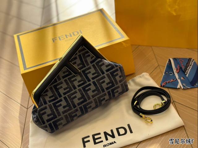 折叠盒 尺寸24.18 芬迪夹子包first 顶级原单 简单百搭 颜值高 日常出街首选 潮酷时尚女孩必入款 折叠盒 尺寸24.18 芬迪夹子包first 顶级原单 简单百搭 颜值高 日常出街首选 潮酷时尚女孩必入款