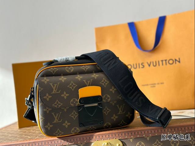 折叠盒 Lv男包推荐 男士老花 S-Lock出差邮差包 Lv S-Lock系列真的让人有种眼前一亮的感觉v 这个包款的大小很适合男生出门的时候背，装装钱包、手机