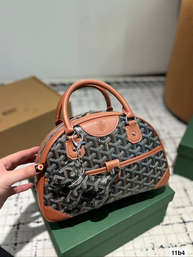 配盒尺寸26.17 戈雅 保龄球手提包 杨幂同款 超好凹造型 独特设计 时尚又经典 超级百搭 日常通勤皆可 上身又a又飒