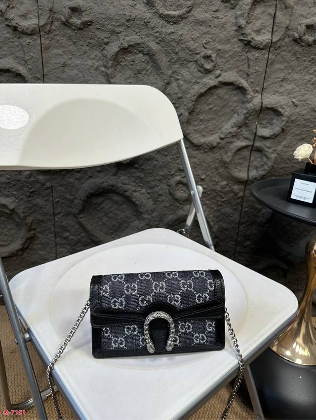 酷奇gucci Supermini 银扣酒神包 小小的一只超级可爱［愉快］ 链条可以拆下来当腰包手包晚宴包也很适合 尺寸18.11Cm
