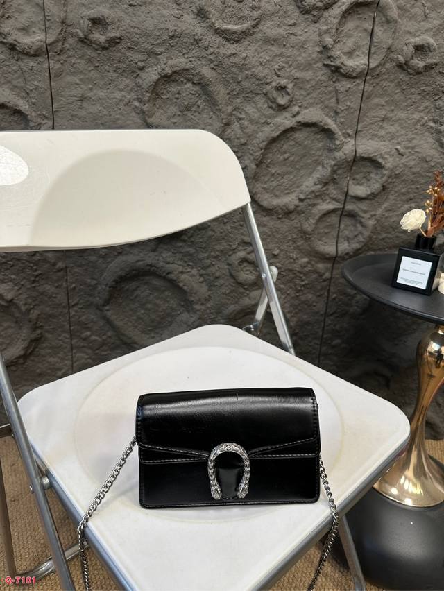 酷奇gucci Supermini 银扣酒神包 小小的一只超级可爱［愉快］ 链条可以拆下来当腰包手包晚宴包也很适合 尺寸18.11Cm