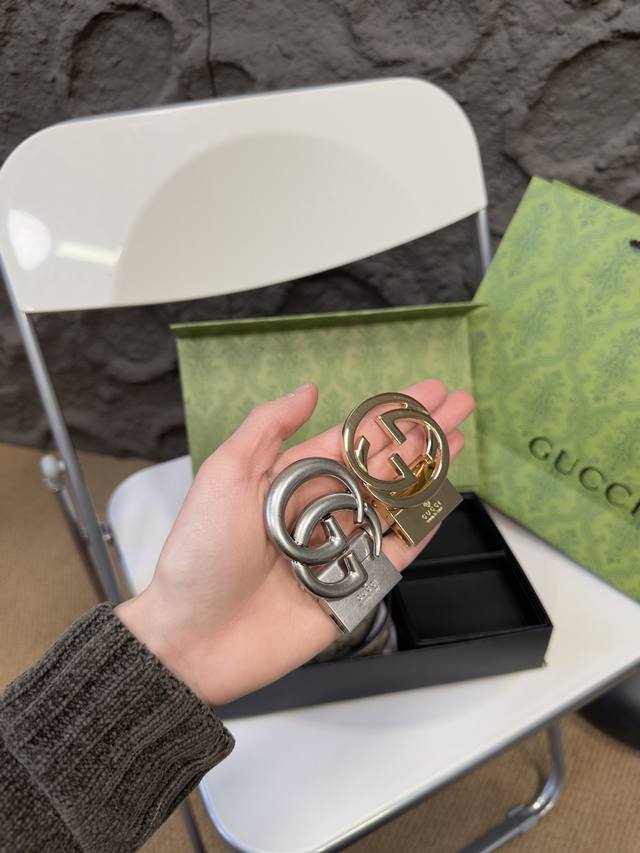 升级版 酷奇!! 高版本!双头 全钢头 腰带 嘿哈 原单牛皮全钢头皮带~热门款 皮带里面最火的啦~质量很好 全套包装!五金绝对不褪色 皮带头和专柜一样的哦~ 配 升级版 酷奇!! 高版本!双头 全钢头 腰带 嘿哈 原单牛皮全钢头皮带~热门款 皮带里面最火的啦~质量很好 全套包装!五金绝对不褪色 皮带头和专柜一样的哦~ 配