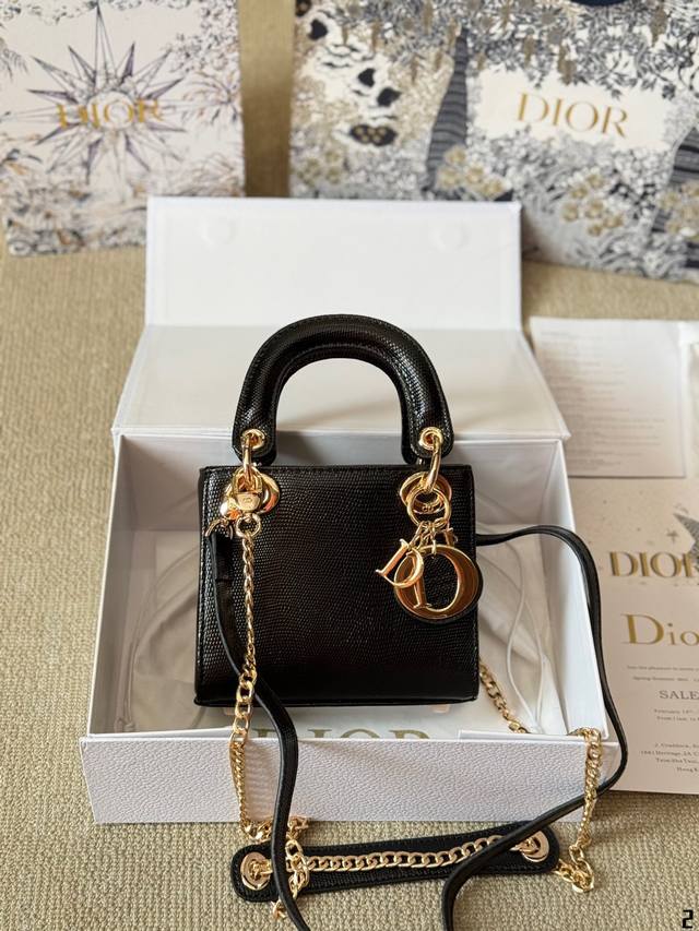 牛皮版本 配折叠礼盒 尺寸：Size: 18Cm 高品版.升级出货 Dior 戴妃 更加加分！