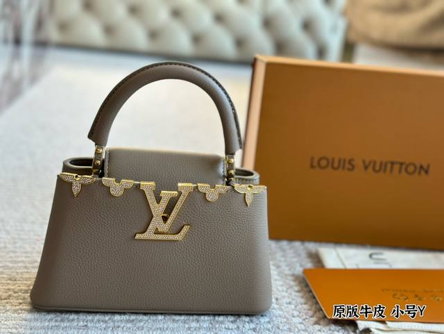 礼盒 牛皮 Size :20Cm L家 Capucines手袋 全粒纹 头层牛皮！ 感觉低调 但有奢华质感 ！！ 经典！经典！