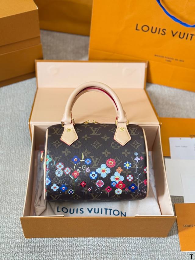 涂鸦 Lv Nano Speedy 20 枕头包 Lv 新款系列 枕头包 手袋,全网首发 Lv Speedy Nano 枕头包这款retiro 手袋以标志性 经