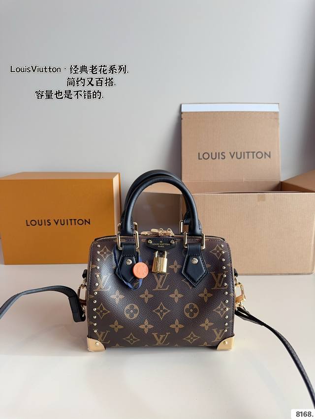 配礼盒. Lv Speedy铁角枕头包 这款retiro 手袋以标志性的lv老花面料制成,搭配奢华的变色牛皮饰边,经典永恒。优雅低调的外形设计和宽敞的包 全包对 配礼盒. Lv Speedy铁角枕头包 这款retiro 手袋以标志性的lv老花面料制成,搭配奢华的变色牛皮饰边,经典永恒。优雅低调的外形设计和宽敞的包 全包对