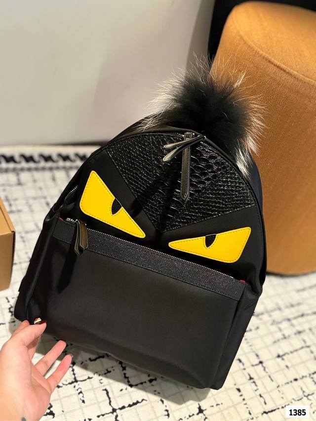 尺寸33.36 芬迪限量款双肩包 Fendi 干干净净 简简单单 搭配休闲风的穿搭 舒适又有活力