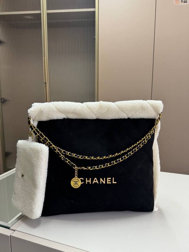 香奈儿毛毛垃圾袋 垃圾袋 香奈儿金币包 Chanel22Bag真的太美啦 高级的情冷感扑面而来 超级酷 可盐可甜 给你淡淡的清新 日常出街首选 T-22尺寸：3