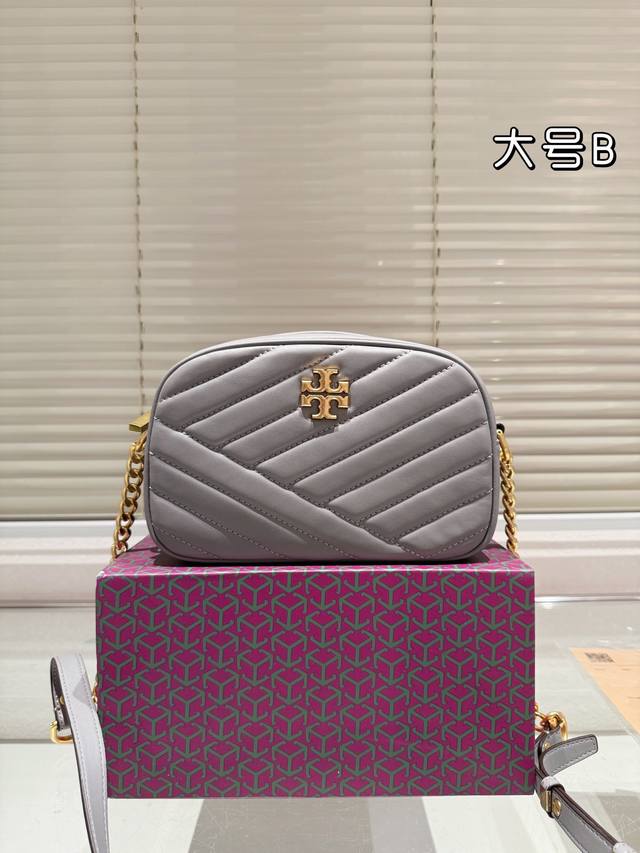 大号 牛皮 Tory Burch 托里伯奇相机包 大小适中.原单开模定制 内带产地标进口面料手感质感超级好更耐磨！亮泽五金不褪色 单肩斜挎包时尚百搭 配什么都好