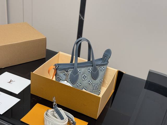 配折叠盒飞机盒 Size：20*14Cm Lv 迷你菜篮子包 ！ 复刻版 高品质 长肩带！零钱包！ 统统都有！！