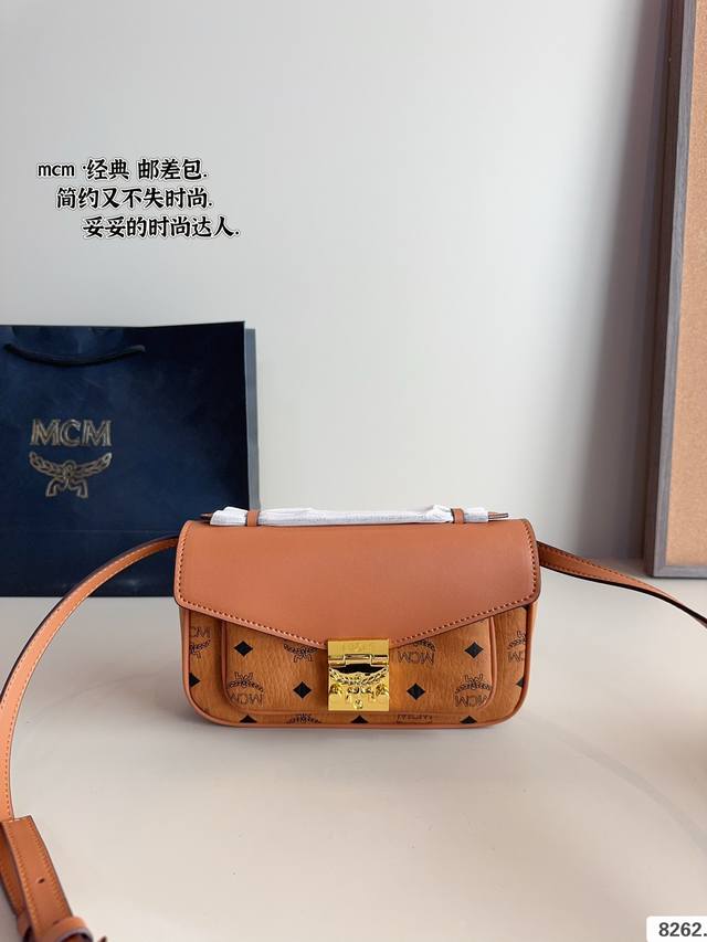 Mcm 邮差 包美貌与实用并存 经典款&铆钉款前翻盖设计私密性完美 风琴式隔层空间很充足肩带可拆卸调节 质感硬挺有层次感上身效果很大气 通勤的姐妹也气场斜挎手提