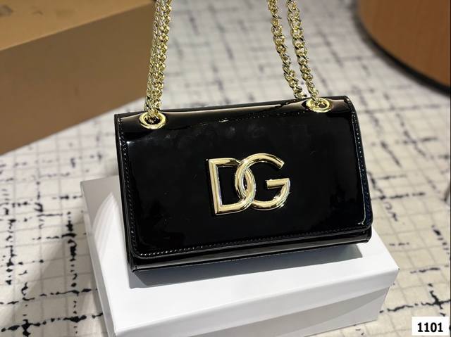 配盒子 Dg杜嘉班纳链条包 包包实在是太太太温柔了, 拿在手上少女感十足,仿佛时间停滞在听你诉说你们的故事~高级感满满 #杜嘉班纳dg 尺寸21 14 货 配盒子 Dg杜嘉班纳链条包 包包实在是太太太温柔了, 拿在手上少女感十足,仿佛时间停滞在听你诉说你们的故事~高级感满满 #杜嘉班纳dg 尺寸21 14 货