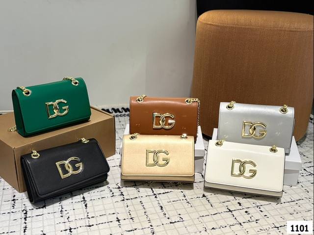 配盒子 Dg杜嘉班纳链条包 包包实在是太太太温柔了, 拿在手上少女感十足,仿佛时间停滞在听你诉说你们的故事~高级感满满 #杜嘉班纳dg 尺寸21 14 货 配盒子 Dg杜嘉班纳链条包 包包实在是太太太温柔了, 拿在手上少女感十足,仿佛时间停滞在听你诉说你们的故事~高级感满满 #杜嘉班纳dg 尺寸21 14 货