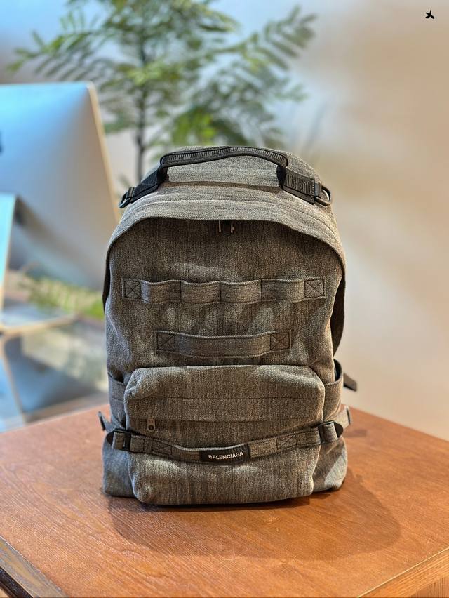 巴黎世家复古牛仔双肩包33×46